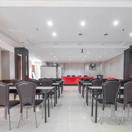 Oyo 1081 Allson City Hotel Makassar Ngoại thất bức ảnh
