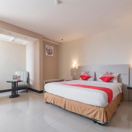 Oyo 1081 Allson City Hotel Makassar Ngoại thất bức ảnh