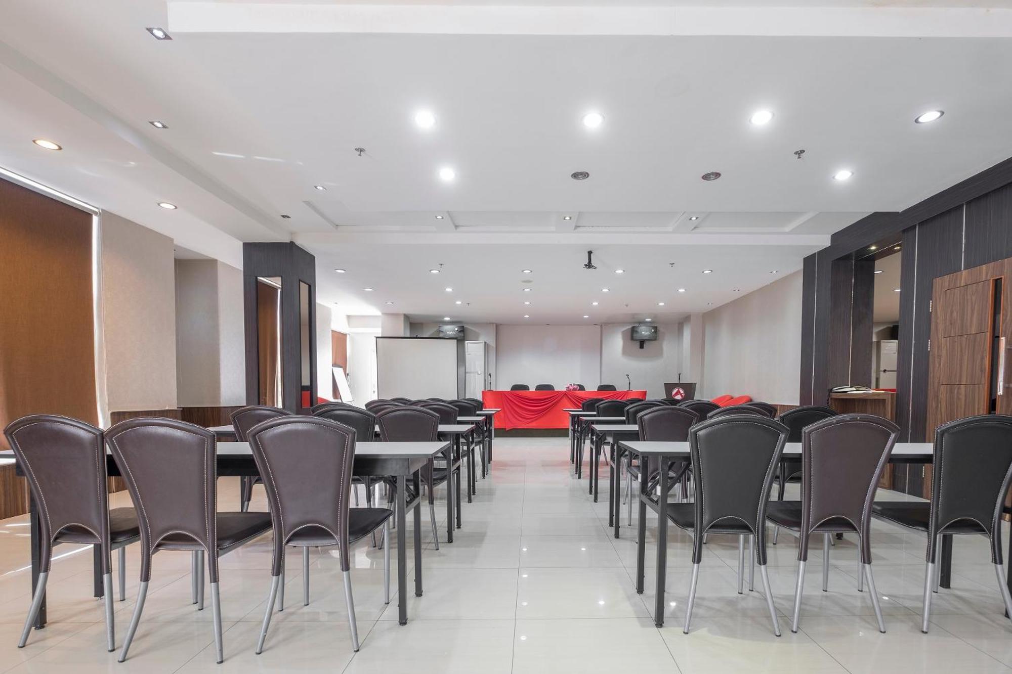 Oyo 1081 Allson City Hotel Makassar Ngoại thất bức ảnh