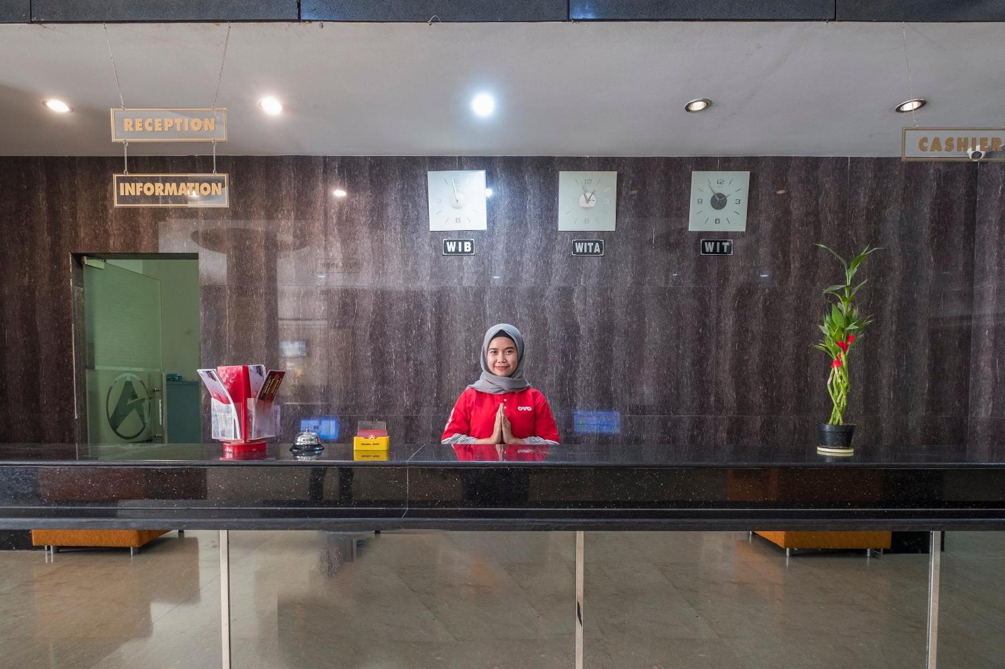 Oyo 1081 Allson City Hotel Makassar Ngoại thất bức ảnh