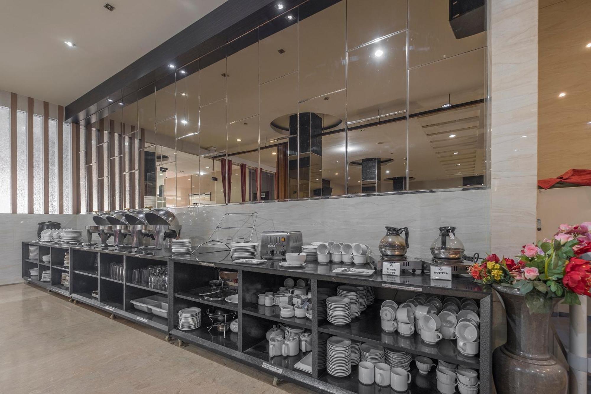Oyo 1081 Allson City Hotel Makassar Ngoại thất bức ảnh