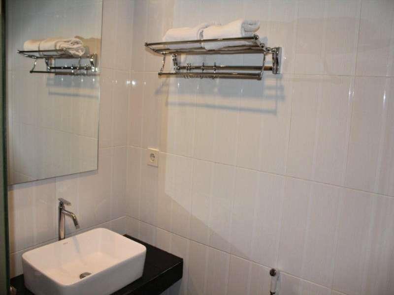 Oyo 1081 Allson City Hotel Makassar Ngoại thất bức ảnh